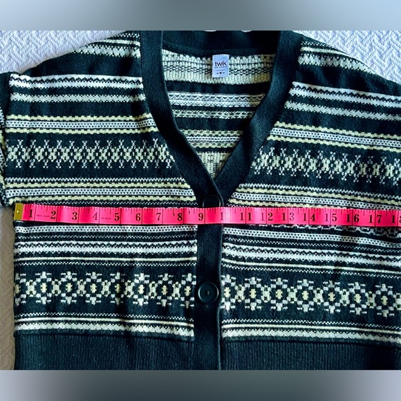 Twik by Simons | Cropped Knitted Cardigan - Picture 5 of 5